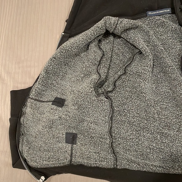 Black cropped Brandy Melville zip up - Picture 4 of 5